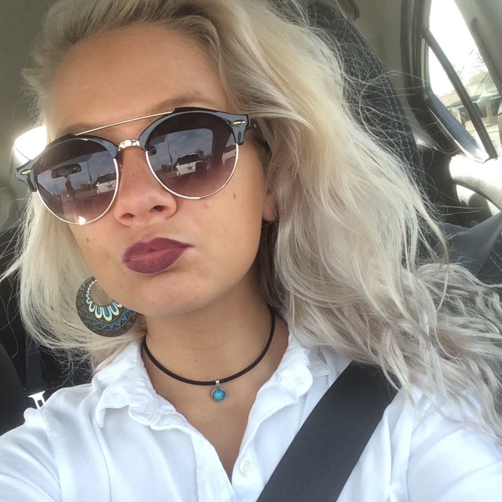 Meet your Posher, Danielle